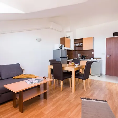 Todorka In * Μπάνσκο