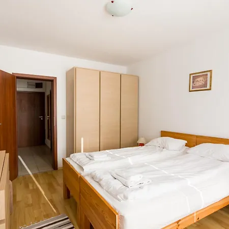 Todorka In Apartamento *